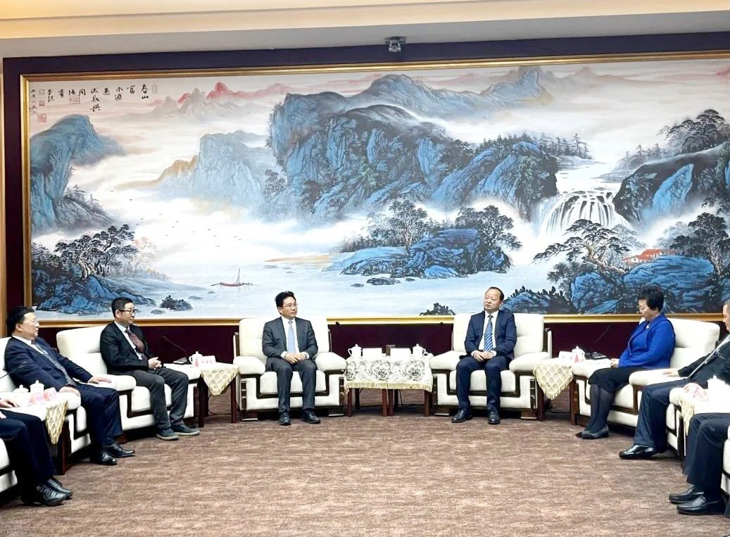 龙董会见内江市委书记马波2_看图王.jpg 龙董会见内江市委书记马波2_看图王.jpg